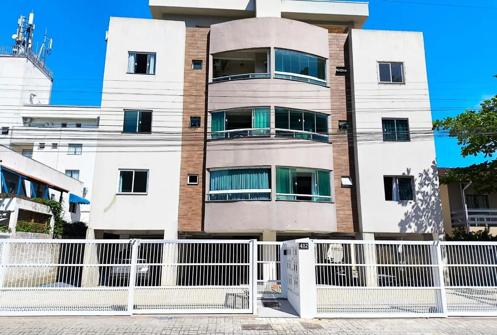 303 Apt 2 Dormitorios Enseada Dos Galeoes Bombinhas